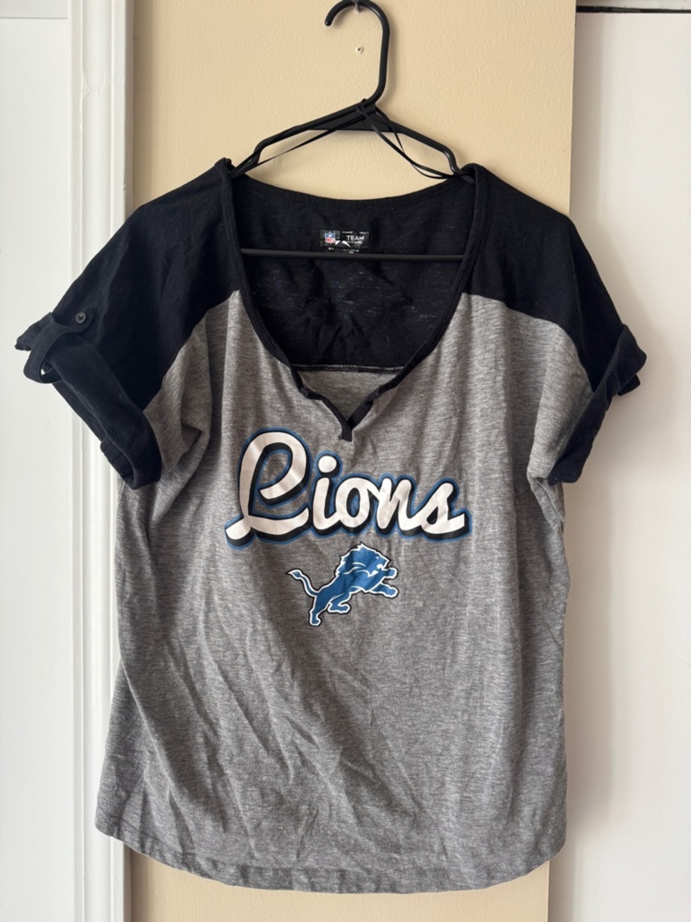Detroit Lions Gray and Black Short Sleeve V-Neck Tee